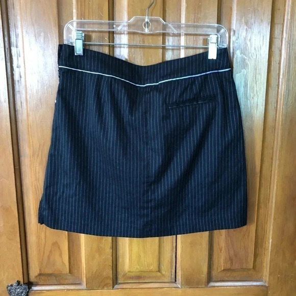 IZOD  Golf Skort - Picture 5 of 9